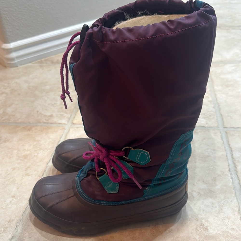 Women’s Sorel freestyle boots size 9. Good used condition.